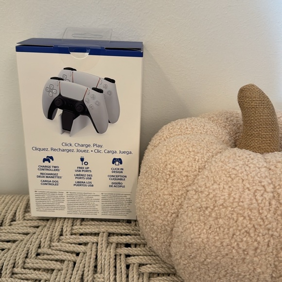 Sony PlayStation 5 DualSense Charging Station Model: CFI-ZDS1 - Picture 3 of 7